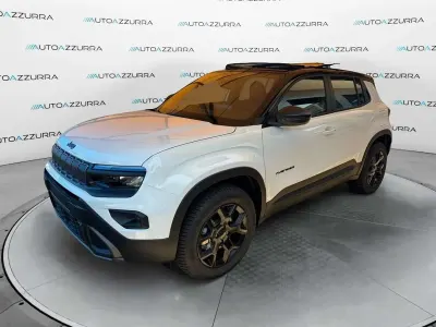 Nuova Jeep Avenger 145 CV (106 kW) 2025 Snow / tetto volcano SUV