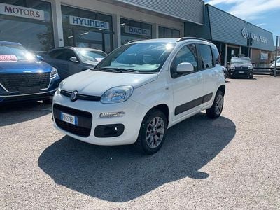Begagnad Fiat Panda Lounge 70 HK (51 kW) 2019 Vit Halvkombi