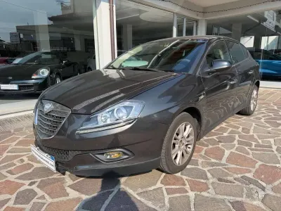 Usata Lancia Delta Gold 120 CV (88 kW) 2011 Grigio Utilitaria