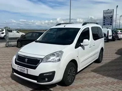 Usata Peugeot Partner Tepee Outdoor 120 CV (88 kW) 2017 Bianco Monovolume