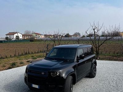 Usata Land Rover Defender Black Edition 200 CV (147 kW) 2024 Nero SUV