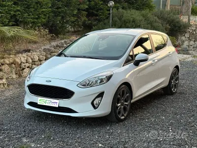 Gebraucht Ford Fiesta 85 PS (62 kW) 2018 Weiß Kleinwagen