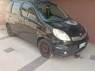 Usata Toyota Yaris 75 CV (55 kW) 2004 Nero Station wagon