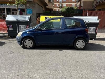 Usata Toyota Yaris 2002 Blu Utilitaria