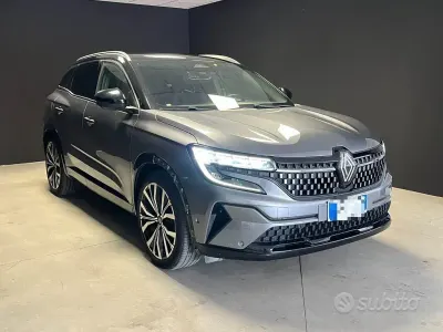 Usata Renault Austral Iconic 131 CV (96 kW) 2023 Grigio aviation metallizzato SUV