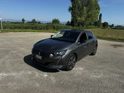 Usata Peugeot 208 Allure 101 CV (74 kW) 2023 Utilitaria