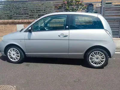 Usata Lancia Ypsilon 77 CV (56 kW) 2009 Grigio Utilitaria