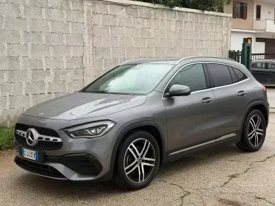 Usata Mercedes GLA200 150 CV (110 kW) 2020 Grigio SUV