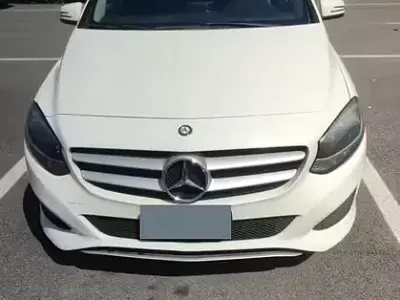 Käytetty Mercedes B200