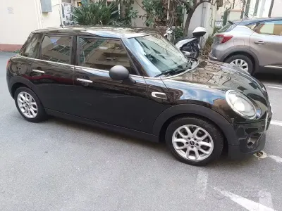 Usata Mini ONE 102 CV (75 kW) 2017 Nero Utilitaria