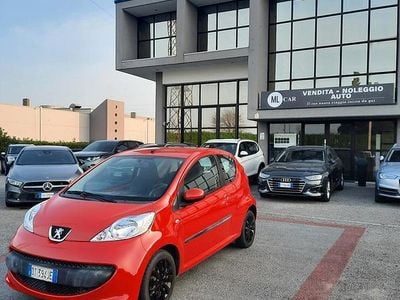 Usata Peugeot 107 68 CV (50 kW) 2009 Rosso Utilitaria