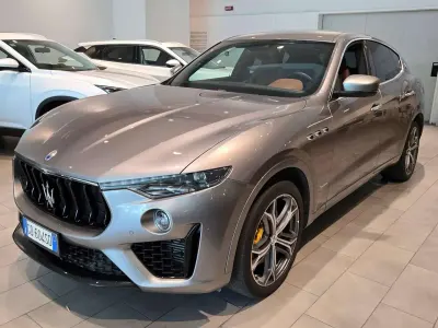 Usata Maserati Levante 275 CV (202 kW) 2020 Grigio SUV