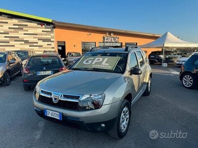 Usata Dacia Duster Lauréate 110 CV (80 kW) 2013 Giallo SUV
