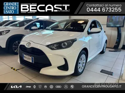 Usata Toyota Yaris Hybrid Active 92 CV (67 kW) 2024 Bianco Berlina