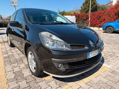 Usata Renault Clio II 75 CV (55 kW) 2006 Nero Berlina