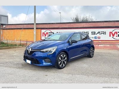 Begagnad Renault Clio V Evolution 101 HK (74 kW) 2023 Blå Sedan