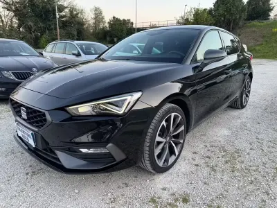 Usado Seat Leon FR 131 HP (96 kW) 2021 Preto Sedan