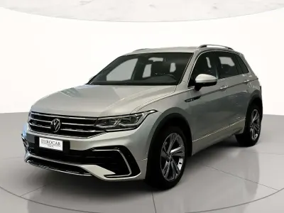 Usata VW Tiguan R-line 150 CV (110 kW) 2022 Reflex silver metallizzato SUV