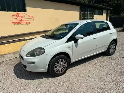 Usata Fiat Grande Punto 69 CV (50 kW) 2012 Bianco Utilitaria