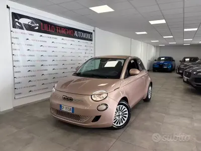 Usata Fiat 500e La Prima 42 kW (58 CV) 2023 Oro rosa Berlina