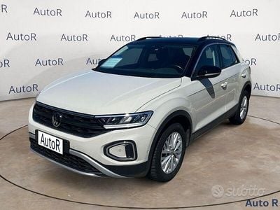 Usata VW T-Roc Life 110 CV (80 kW) 2023 Beige SUV