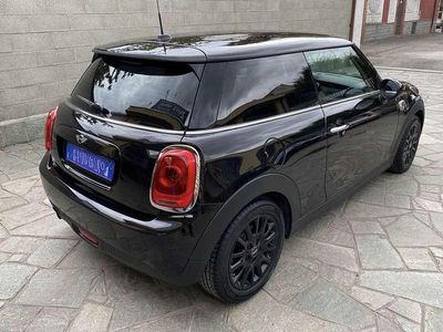 Begagnad Mini ONE 75 HK (55 kW) 2017 Svart Halvkombi