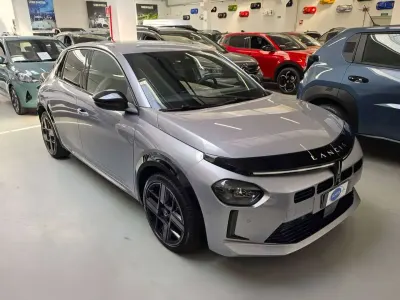 Usata Lancia Ypsilon 101 CV (74 kW) 2024 Grigio granito Utilitaria