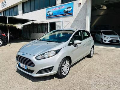 Usata Ford Fiesta Titanium 96 CV (70 kW) 2013 Grigio Berlina