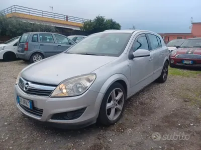 Begagnad Opel Astra Cosmo 125 HK (91 kW) 2008 Grå Sedan