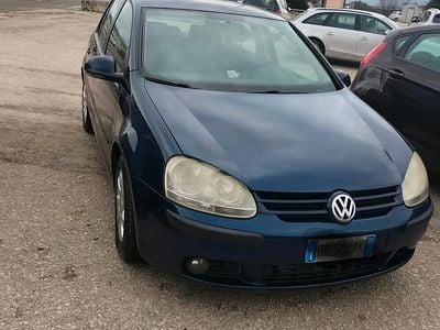 Usata VW Golf V 2006 Blu Utilitaria
