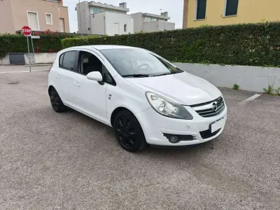 Usata Opel Corsa Edition 80 CV (58 kW) 2010 Bianco Utilitaria