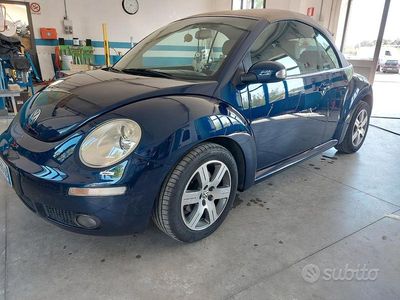 Usata VW New Beetle 105 CV (77 kW) 2006 Blu Utilitaria