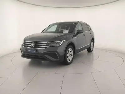 Usata VW Tiguan Allspace Life 150 CV (110 kW) 2022 Platinum grey metallizzato SUV