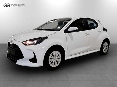Bianco Nuova 2025 Toyota Yaris Hybrid Active Berlina | 21.800 € (Cara)