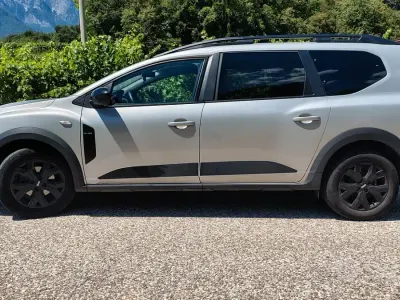 Usata Dacia Jogger Extreme 101 CV (74 kW) 2023 Grigio Monovolume