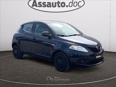 Usata Lancia Ypsilon 69 CV (50 kW) 2018 Blu metallizzato Utilitaria