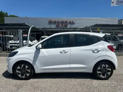 Usata Hyundai i10 67 CV (49 kW) 2024 Bianco Utilitaria
