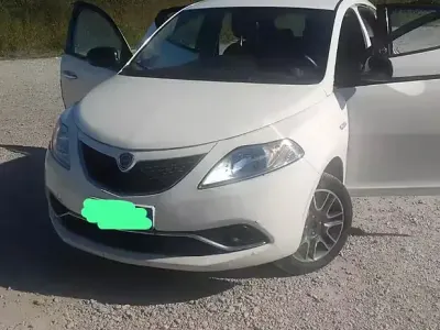 Usata Lancia Ypsilon 60 CV (44 kW) 2012 Utilitaria