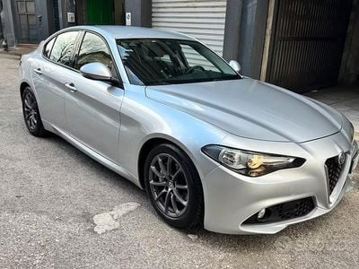 Usata Alfa Romeo Giulia 150 CV (110 kW) 2017 Grigio Berlina