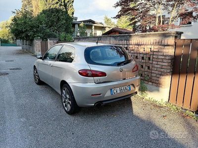 Usata Alfa Romeo 147 150 CV (110 kW) 2005 Grigio Utilitaria