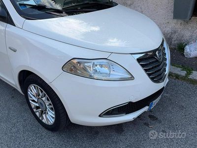 Usata Lancia Ypsilon Silver 95 CV (69 kW) 2014 Bianco Utilitaria