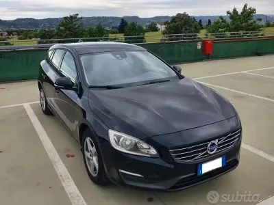 Usata Volvo V60 Business Edition 115 CV (84 kW) 2015 Nero Station wagon