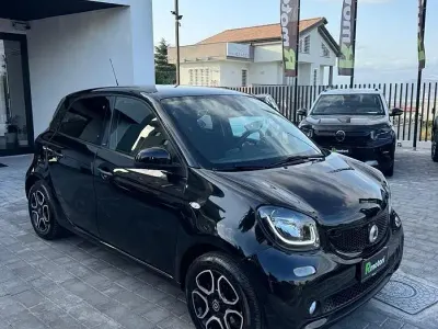 Begagnad Smart ForFour Passion 90 HK (66 kW) 2016 Svart Halvkombi