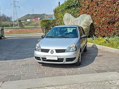 Usata Renault Clio II 70 CV (51 kW) 2010 Grigio Berlina