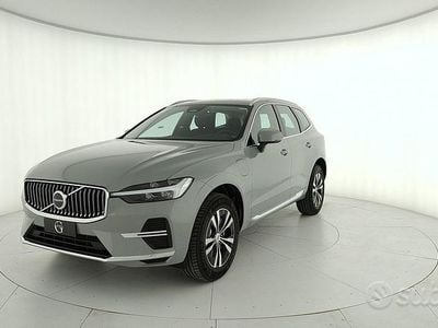 Gray Nuova 2025 Volvo XC60 Core SUV | 50.900 € (Buon prezzo)