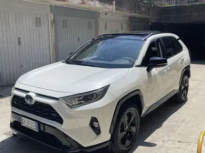 Usata Toyota RAV4 Hybrid Style 185 CV (136 kW) 2022 SUV