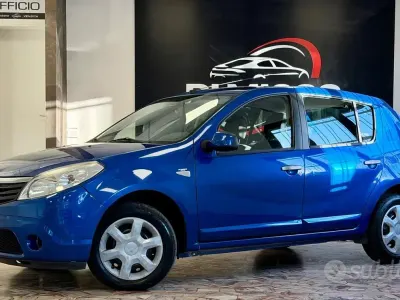 Usata Dacia Sandero Lauréate 75 CV (55 kW) 2009 Blu Berlina