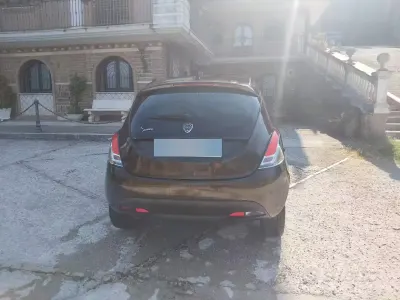 Usata Lancia Ypsilon 95 CV (69 kW) 2017 Nero Utilitaria