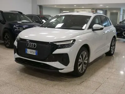 Käytetty Audi Q4 e-tron Advanced Plus 69 kW (95 HP) 2022 Valkoinen Katumaasturi