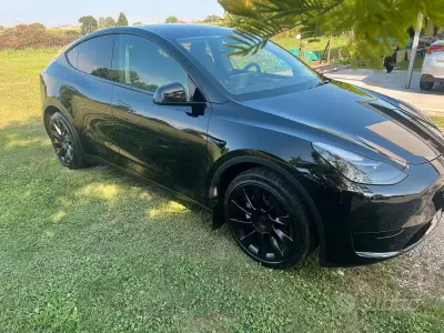 Usata Tesla Model Y RWD 125 kW (170 CV) 2023 Nero SUV
